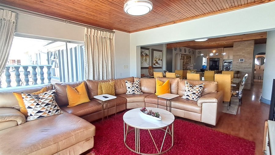 5 Bedroom Property for Sale in Beacon Bay Eastern Cape